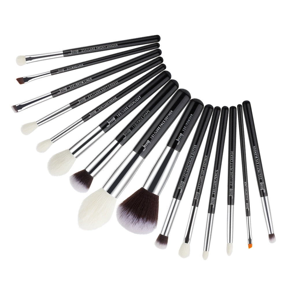 MAKEUP BRUSH