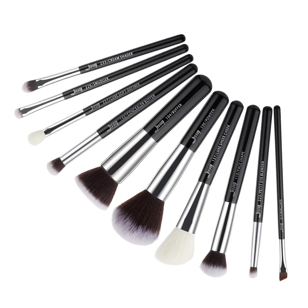 MAKEUP BRUSH