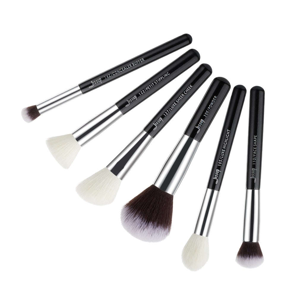 MAKEUP BRUSH