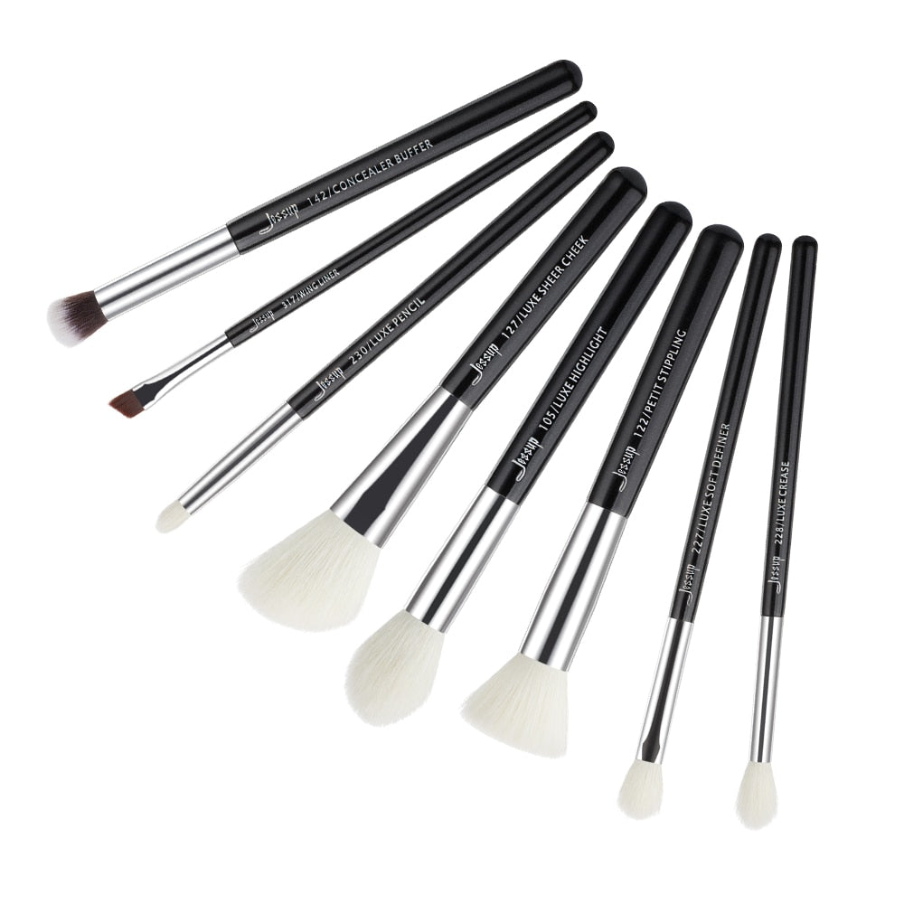 MAKEUP BRUSH